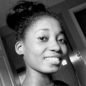 Meet your Posher, Sara logbo marinette